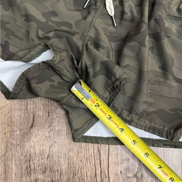 Vuori • Camo Clementine Shorts - Picture 6 of 7